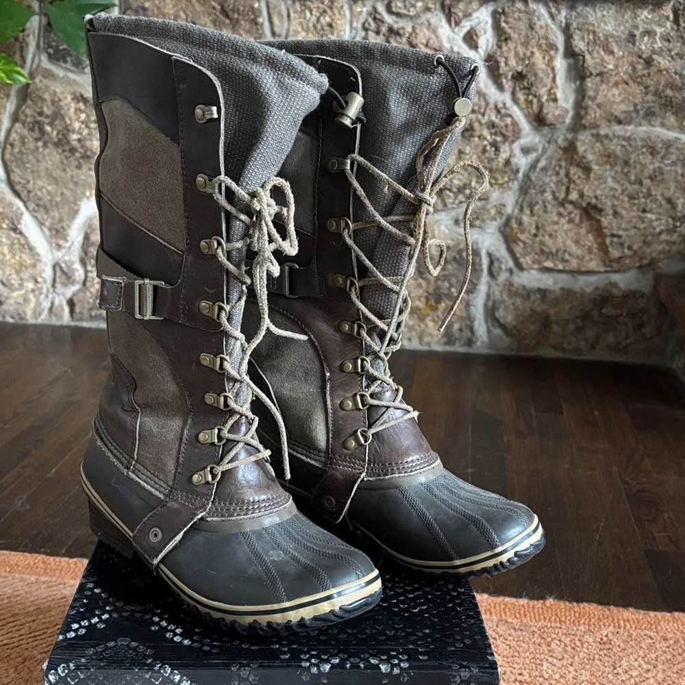 Sorel Women's Lace-Up Winter Boots - Black and Brown/Grey